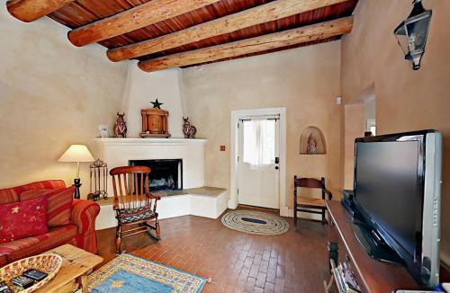 Historic Eastside Apartment | Casa Las Rosas