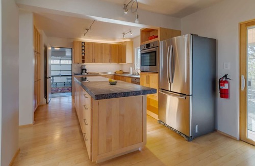 Historic Eastside House | Casa Lejano- Quiet | Deck | 3BR | Near Canyon Rd