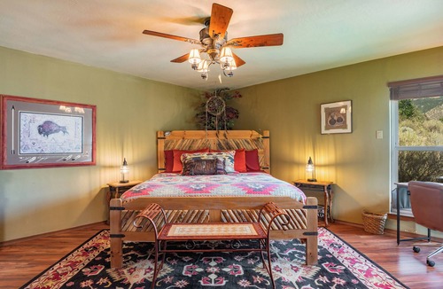 Tramway Terrace Cabin | CASA SANDIA PEAK. Unobstructed Mountain/Tram Views. Serenity-Wildlife-Pets OK.