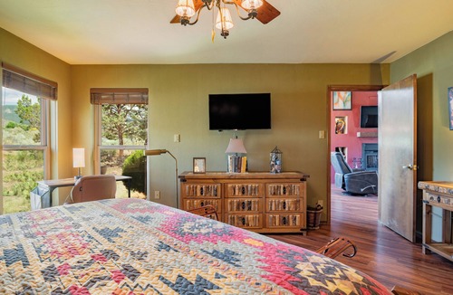 Tramway Terrace Cabin | CASA SANDIA PEAK. Unobstructed Mountain/Tram Views. Serenity-Wildlife-Pets OK.