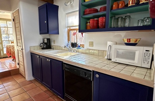 Historic Eastside House | Casa Tres Hombres - Canyon Road Retreat - Wonderful garden/courtyard!