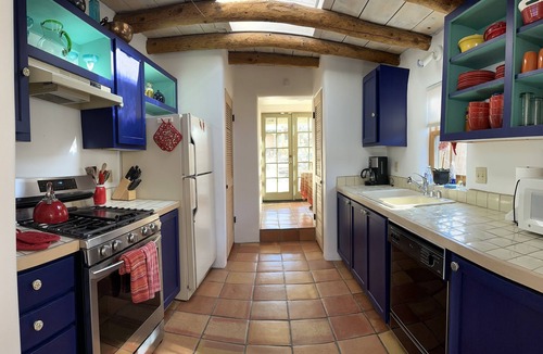 Historic Eastside House | Casa Tres Hombres - Canyon Road Retreat - Wonderful garden/courtyard!