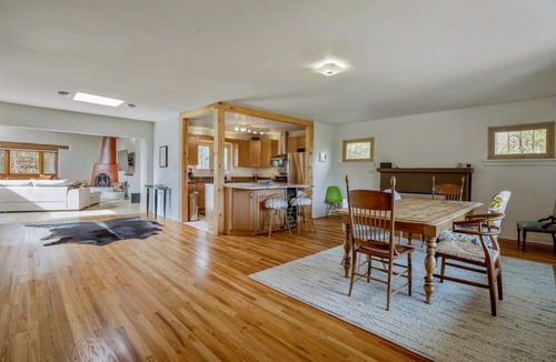 Historic Eastside House | Casa Ursula - a hillside gem with Sangre de Cristo views, 10 min. walk to Plaza