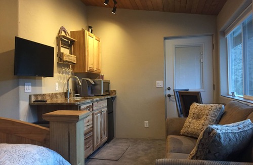 Placitas Apartment | Casita Canoncito-private suite with kitchenette