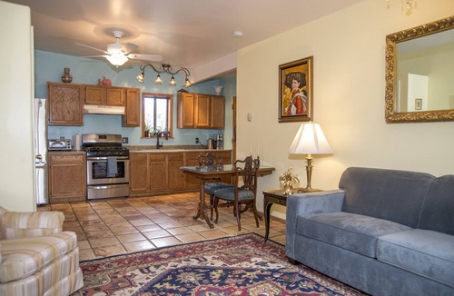 Santa Fe House | Casita Dulce: 1 Bedroom., 1 Bath, AC, Private Garden – Easy Walk to all Santa Fe