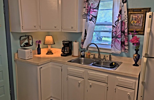 Malletts Bay Cottage | Causeway Bike Path steps away with Water access and Kayaks.