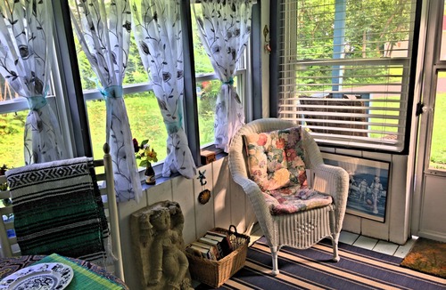 Malletts Bay Cottage | Causeway Bike Path steps away with Water access and Kayaks.