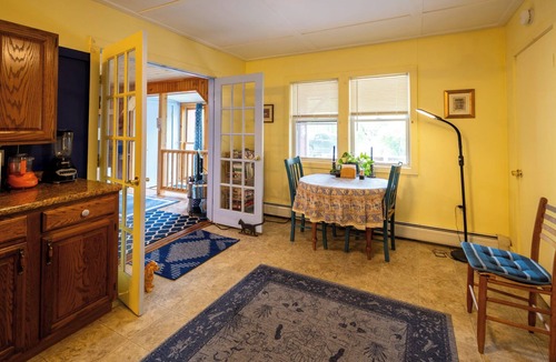 Shelburne Falls Cottage | Cavalier Cottage B&B