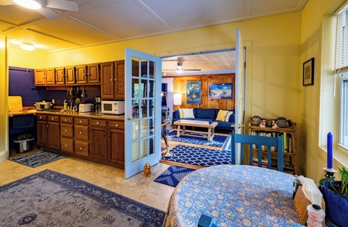 Shelburne Falls Cottage | Cavalier Cottage B&B