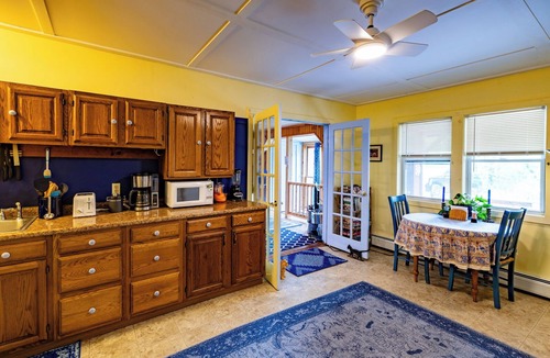 Shelburne Falls Cottage | Cavalier Cottage B&B