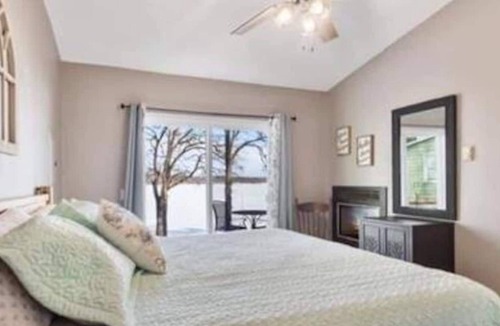 Almelund Cabin | Cedar Lake Escape