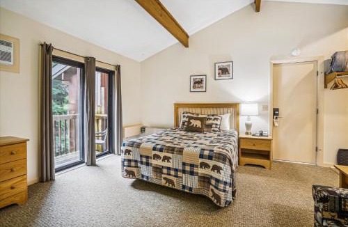 West Bridgewater Hotel | Cedarbrook Queen Studio 210