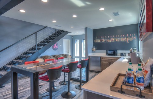 Northeast Heights House | Cellar 74: New Modern Wine Casita w/Hot tub