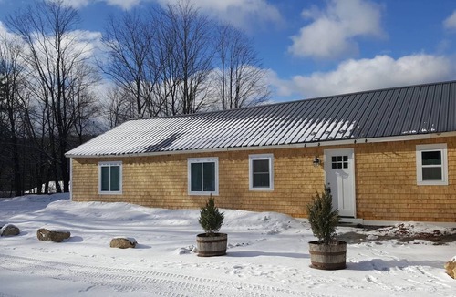 Bradford Apartment | Central A/C and Fast Wifi in the Sunapee Region, one Level 1400sf With 3 BRs