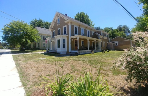 Bradford Apartment | Central A/C and Fast Wifi in the Sunapee Region, one Level 1400sf With 3 BRs