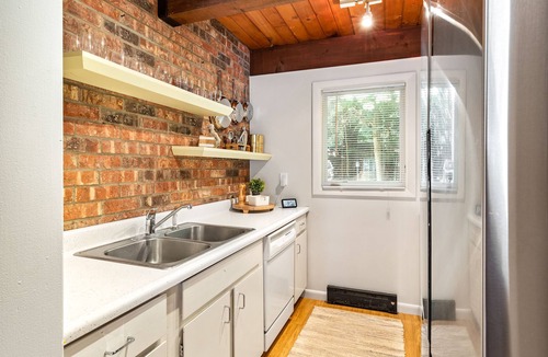 Stowe Area Condo | Central location, beautifully furnished!