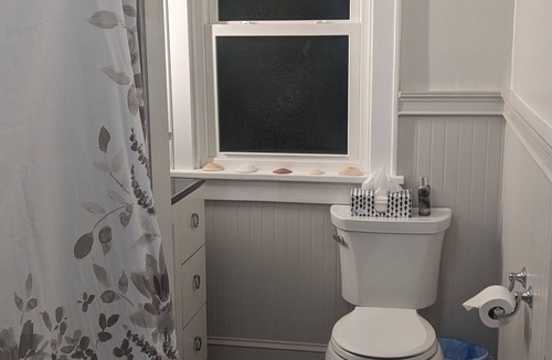 Pittsfield House | Centrally located in the Berkshires - Cozy Bungalow in SE Pittsfield!