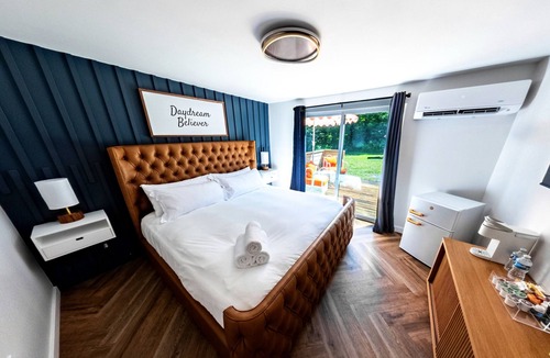 West Dover Hotel | Chalet 239