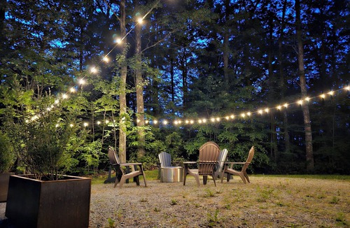Otis Ski Chalet | Chalet in the Berkshires, Wellness, Family, Lake, Kayaks, Sauna, EV charger & Home Office