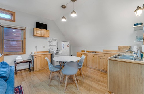 Isle La Motte House | Chalet-style cabin on Lake Champlain with private beach & studio - dog-friendly