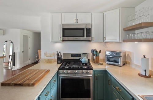 Malletts Bay House | Champ's Landing 3 Bedroom Home by RedAwning