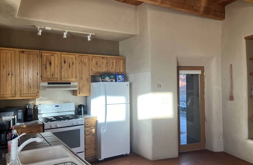 Canoncito House | Charming 1.5 Bedrooms, 1600 sq. Ft Guest House Views/Yard W/D High Ceilings