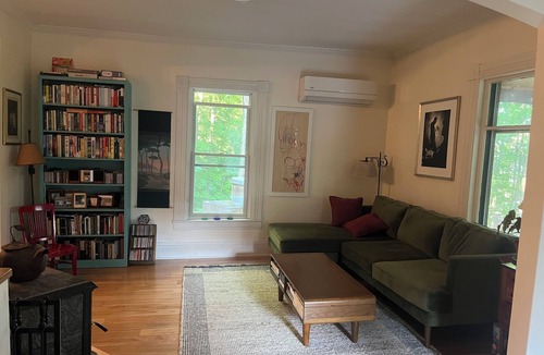 Montpelier House | Charming 1-bedroom house in the woods, 5 minute walk to downtown Montpelier