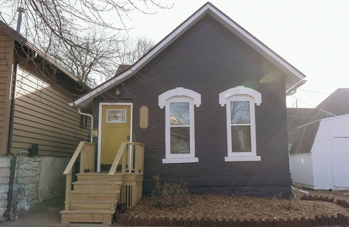Marshland House | Charming 1-bedroom house in delightful Winona with WiFi, AC and PRIVATE PATIO