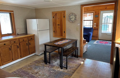 Wellesley Island Cabin | Charming 2-bedroom cabin with AC, WiFi in wonderful Wellesley Island