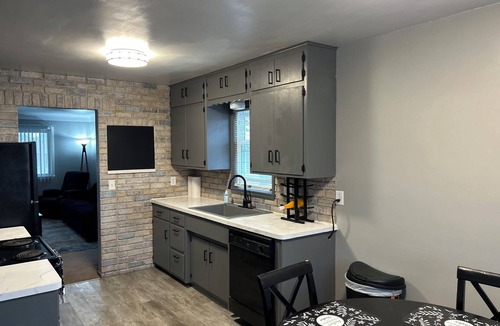 Maplewood Apartment | Charming 2-bedroom apartment with AC, WiFi in superb Saint Pauls Frost Lake area