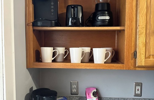 Macalester - Groveland Apartment | Charming 2-bedroom apartment with AC, WiFi in welcoming Saint Paul