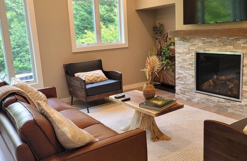 Bethel Apartment | Charming 2-bedroom apartment with WiFi, Heat & AC in a country settingnRoyalton
