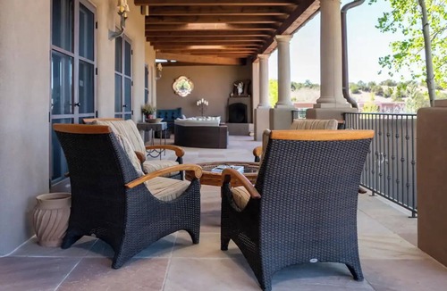 Espanola House | Charming 2-bedroom bungalow with WiFi, AC in beautiful Española