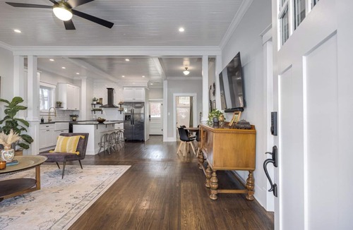 Dickson House | Charming 2-bedroom bungalow in downtown Dickson