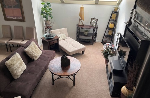 East Walnut HIlls Condo | Charming 2-bedroom condo with WiFi, AC, <10 min from downtown Cincinnati