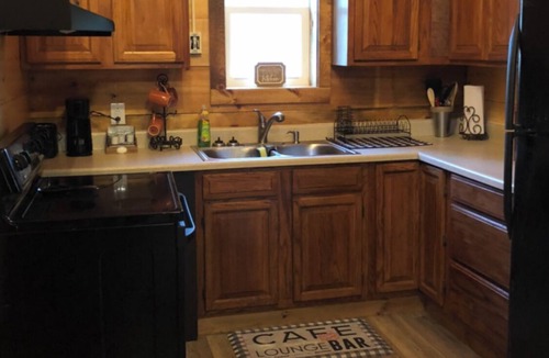 Brier Hill Cottage | Charming 2-bedroom cottage in amazing Morristown with AC, WiFi