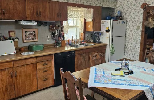 Houston County Other | Charming 2-bedroom farmhouse with WiFi, AC in enchanting Houston