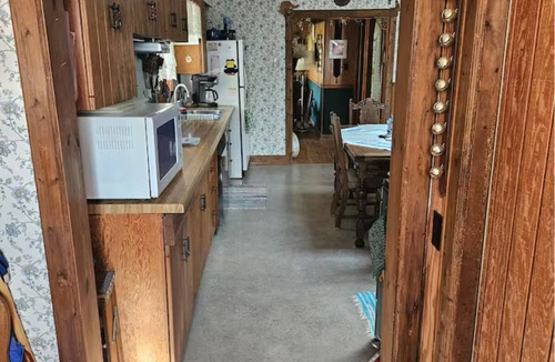 Houston County Other | Charming 2-bedroom farmhouse with WiFi, AC in enchanting Houston