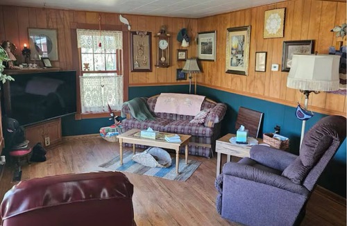 Houston County Other | Charming 2-bedroom farmhouse with WiFi, AC in enchanting Houston
