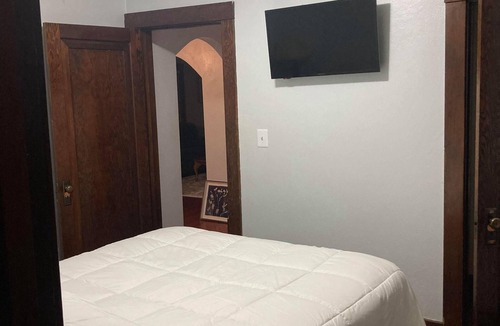La Crosse House | Charming 2-bedroom house with WiFi, AC in delightful La Crosse