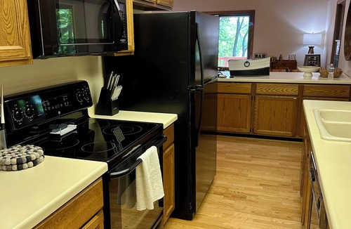 Balsam Lake Cabin | Charming 2-bedroom cabin with AC and WiFi on Balsam Lake