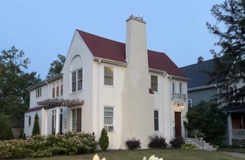 Kingfield House | Charming 2nd floor duplex in the City of Lakes
