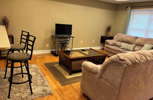 State College House | Charming 3-bedroom townhome in fabulous State College with WiFi, AC