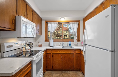 Summit - University House | Charming 3-bedroom home with WiFi, AC on Summit near Hamline School of Law.