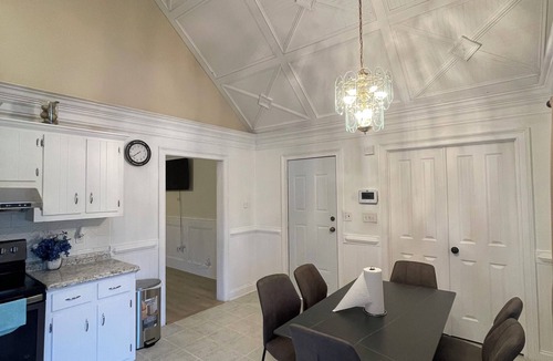 Lilburn House | Charming 3-bedroom house in Lilburn with WiFi and AC