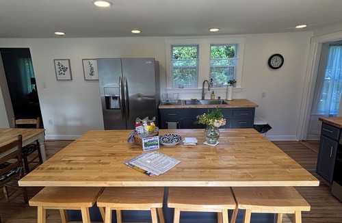 Bangor House | Charming 3-bedroom house with AC, WiFi and a large yard in the heart of Bangor!