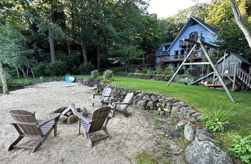 Harrisville House | Charming 3-bedroom waterfront house in Harrisville