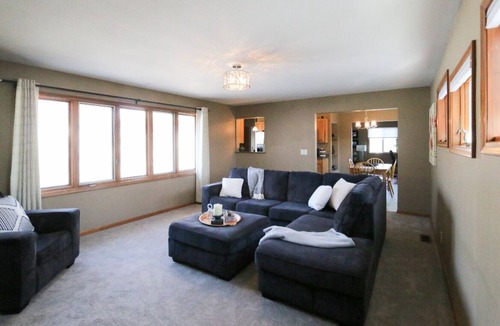 Robbinsdale House | Charming 3-bedroom house with AC, WiFi in pleasant Minneapolis