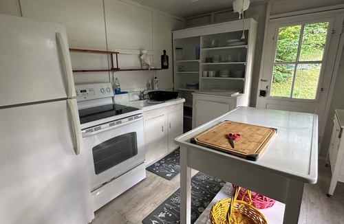 Schroon Lake Cottage | Charming 3-bedroom cottage with AC and WiFi in Schroon Lake. Dog friendly.