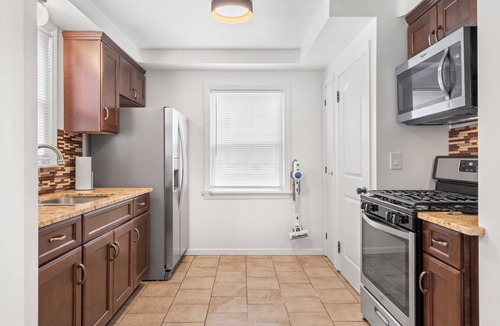 Cleveland Heights House | Charming 3-bedroom house with WiFi and AC in South Euclid near Cleveland Clinic